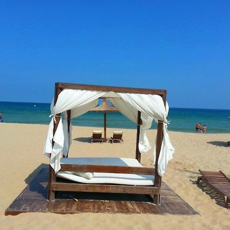 Menada Tarsis Apartments Pantai Sunny Bagian luar foto