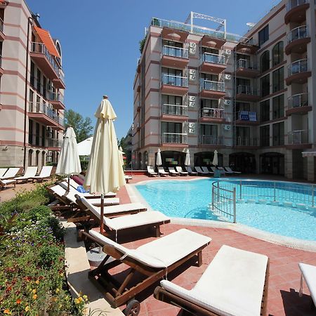 Menada Tarsis Apartments Pantai Sunny Bagian luar foto