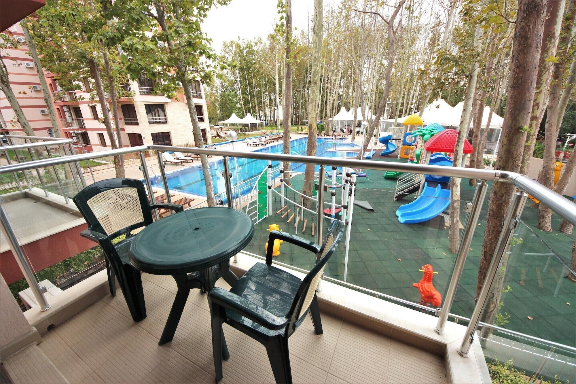 Menada Tarsis Apartments Pantai Sunny Bagian luar foto