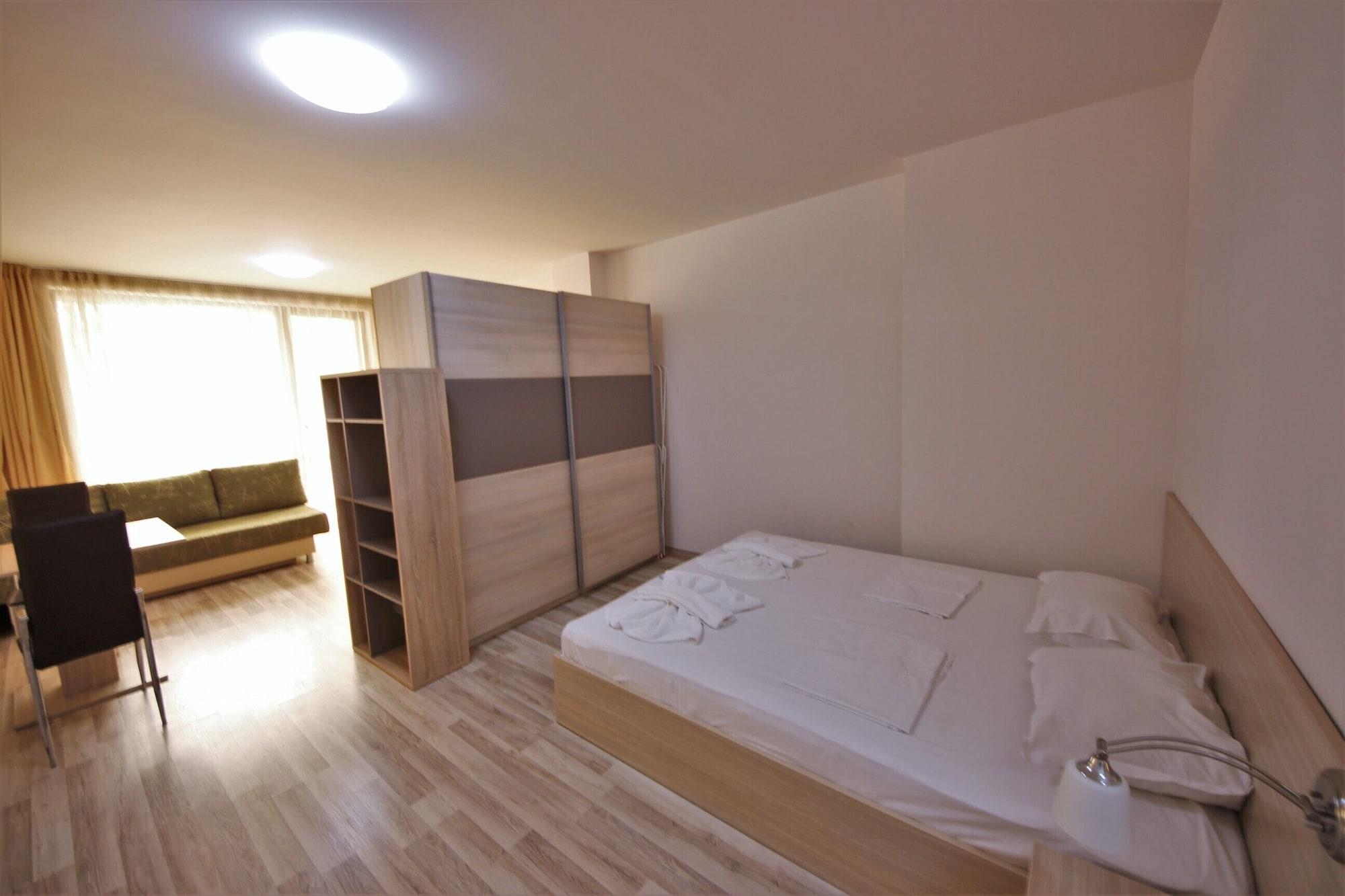 Menada Tarsis Apartments Pantai Sunny Bagian luar foto