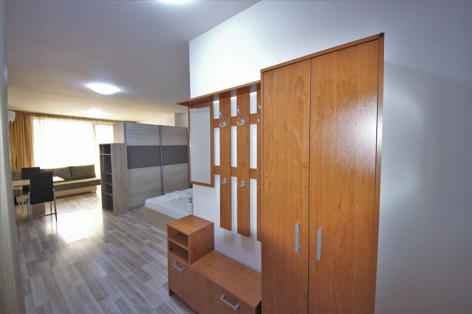 Menada Tarsis Apartments Pantai Sunny Bagian luar foto