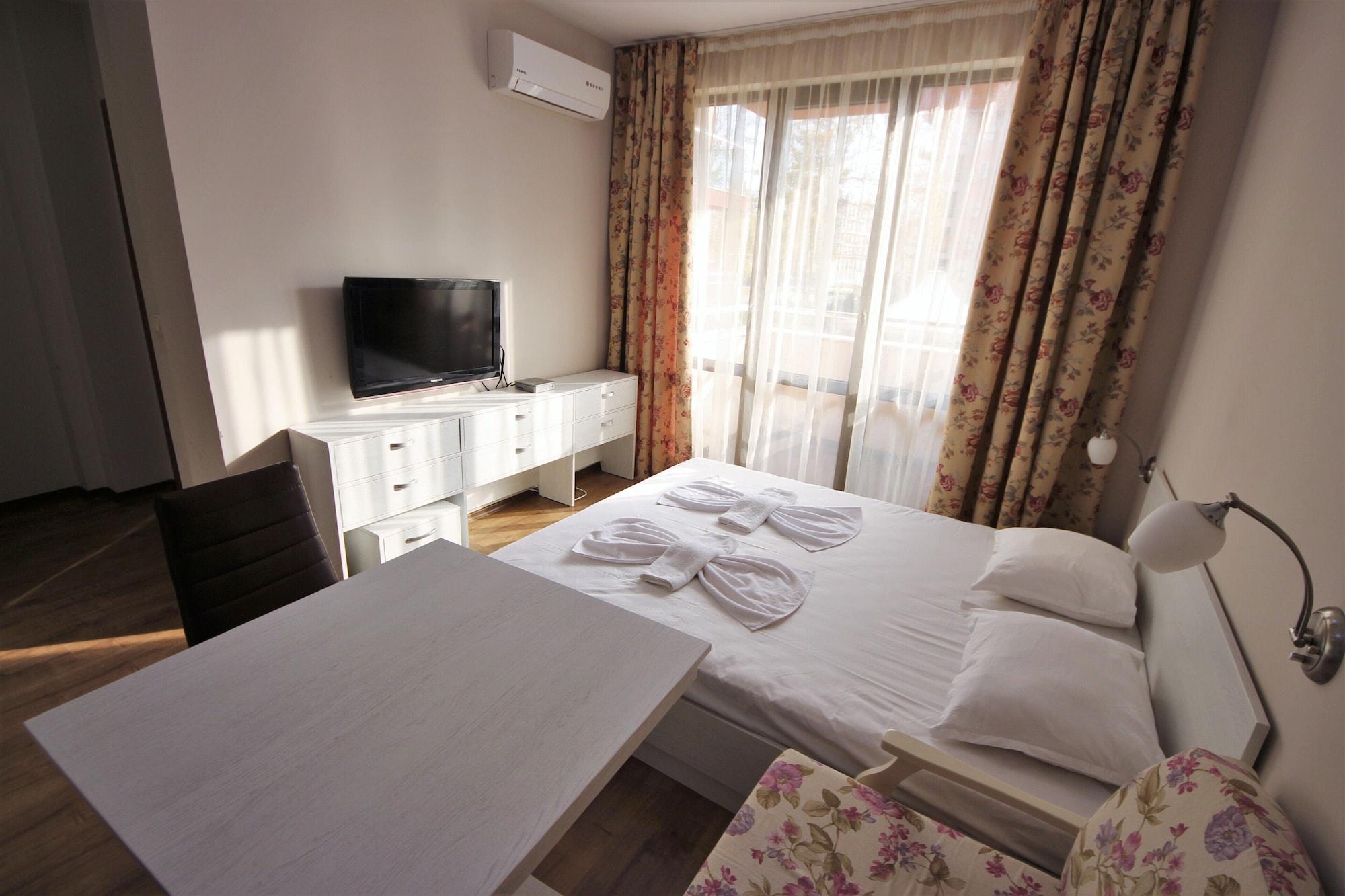 Menada Tarsis Apartments Pantai Sunny Bagian luar foto