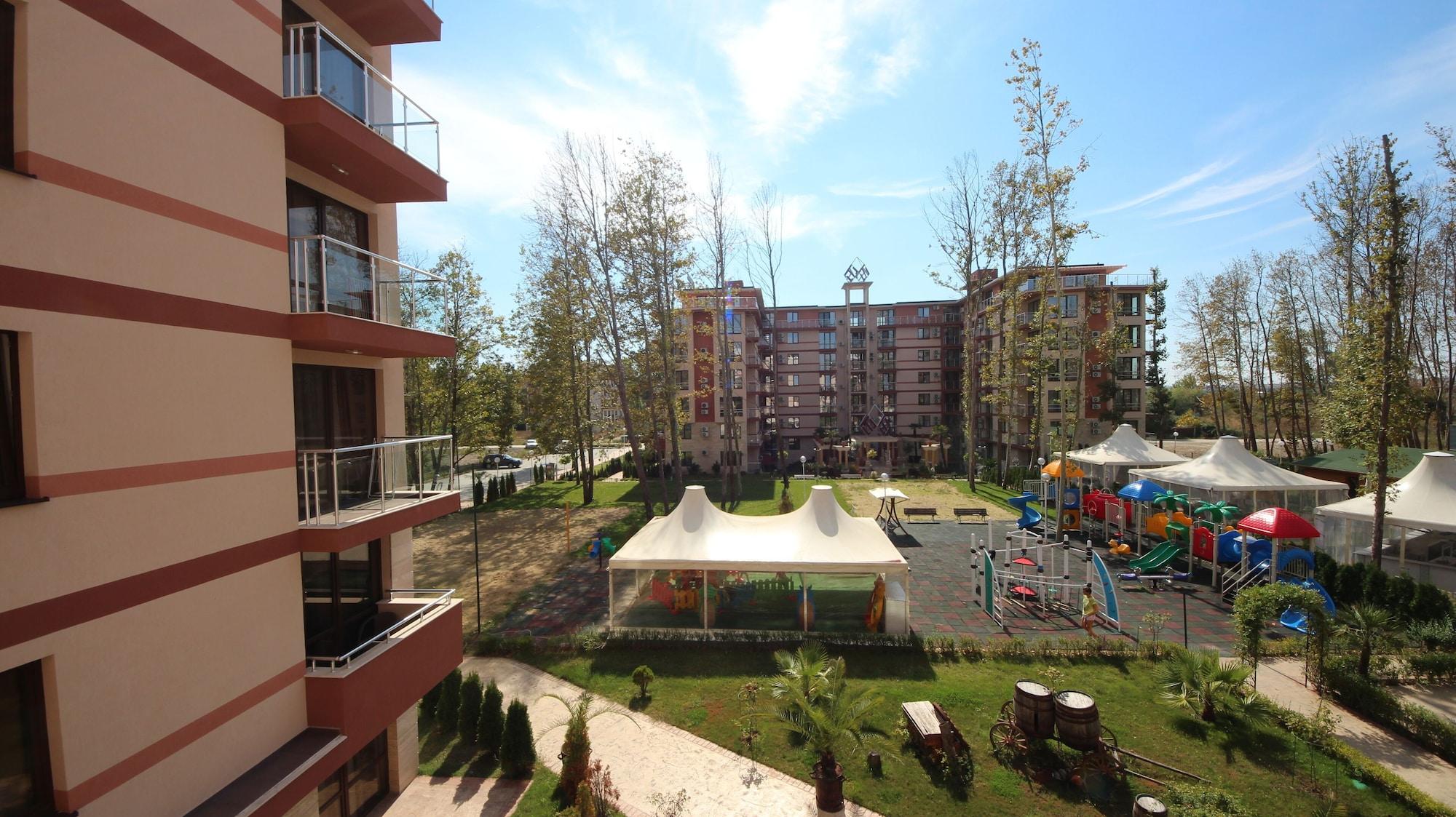 Menada Tarsis Apartments Pantai Sunny Bagian luar foto