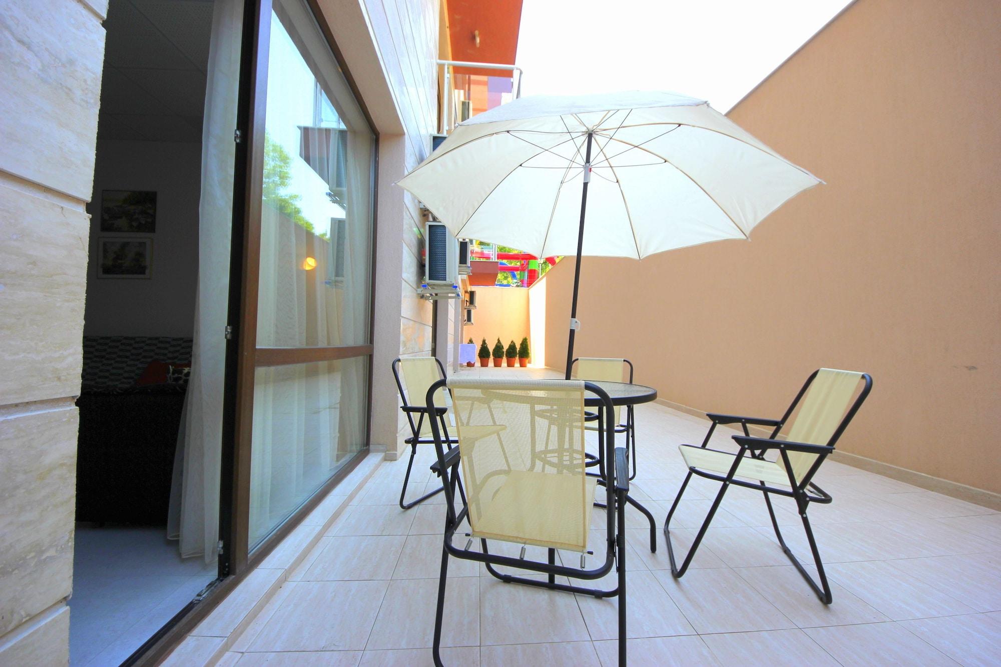 Menada Tarsis Apartments Pantai Sunny Bagian luar foto