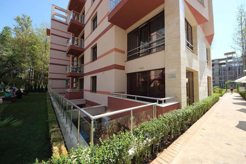 Menada Tarsis Apartments Pantai Sunny Bagian luar foto