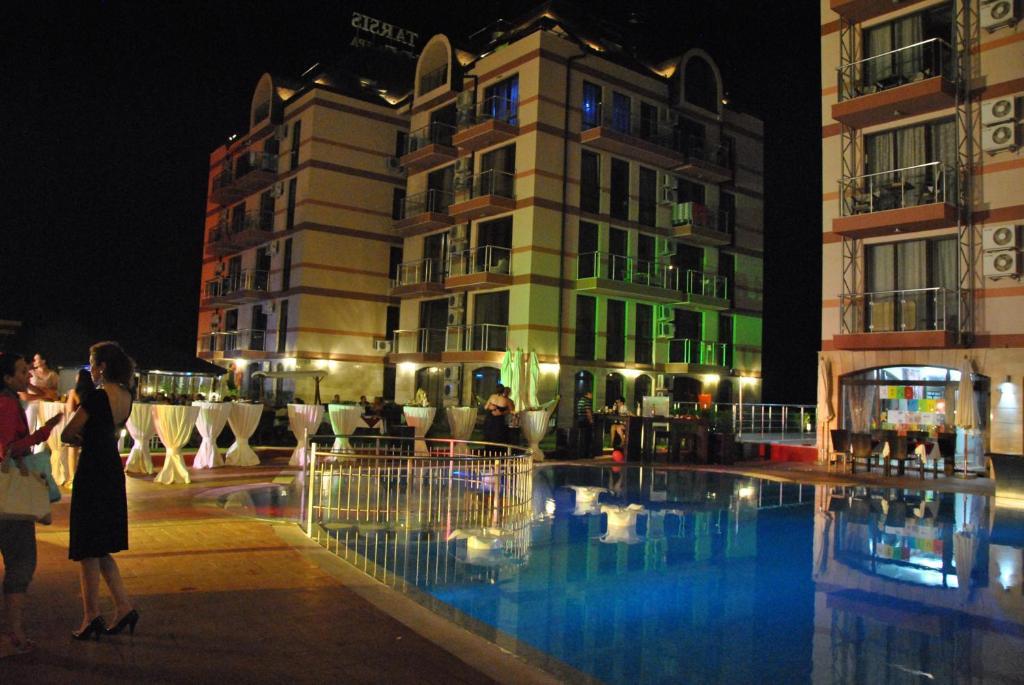 Menada Tarsis Apartments Pantai Sunny Ruang foto