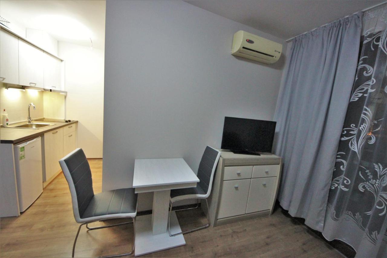 Menada Tarsis Apartments Pantai Sunny Ruang foto