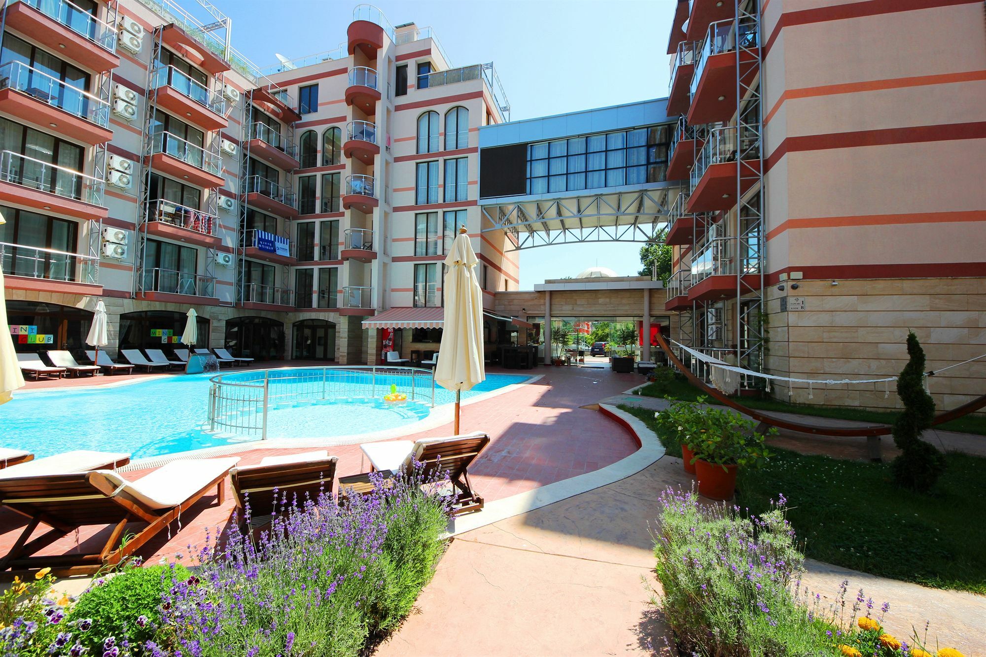 Menada Tarsis Apartments Pantai Sunny Bagian luar foto