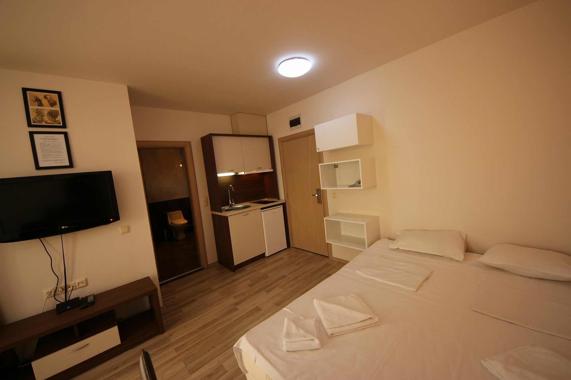 Menada Tarsis Apartments Pantai Sunny Bagian luar foto