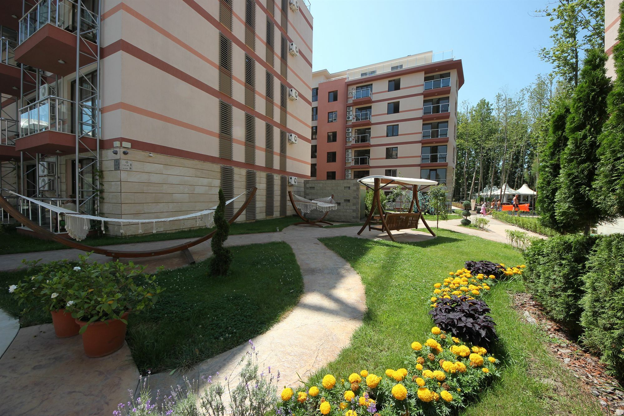 Menada Tarsis Apartments Pantai Sunny Bagian luar foto