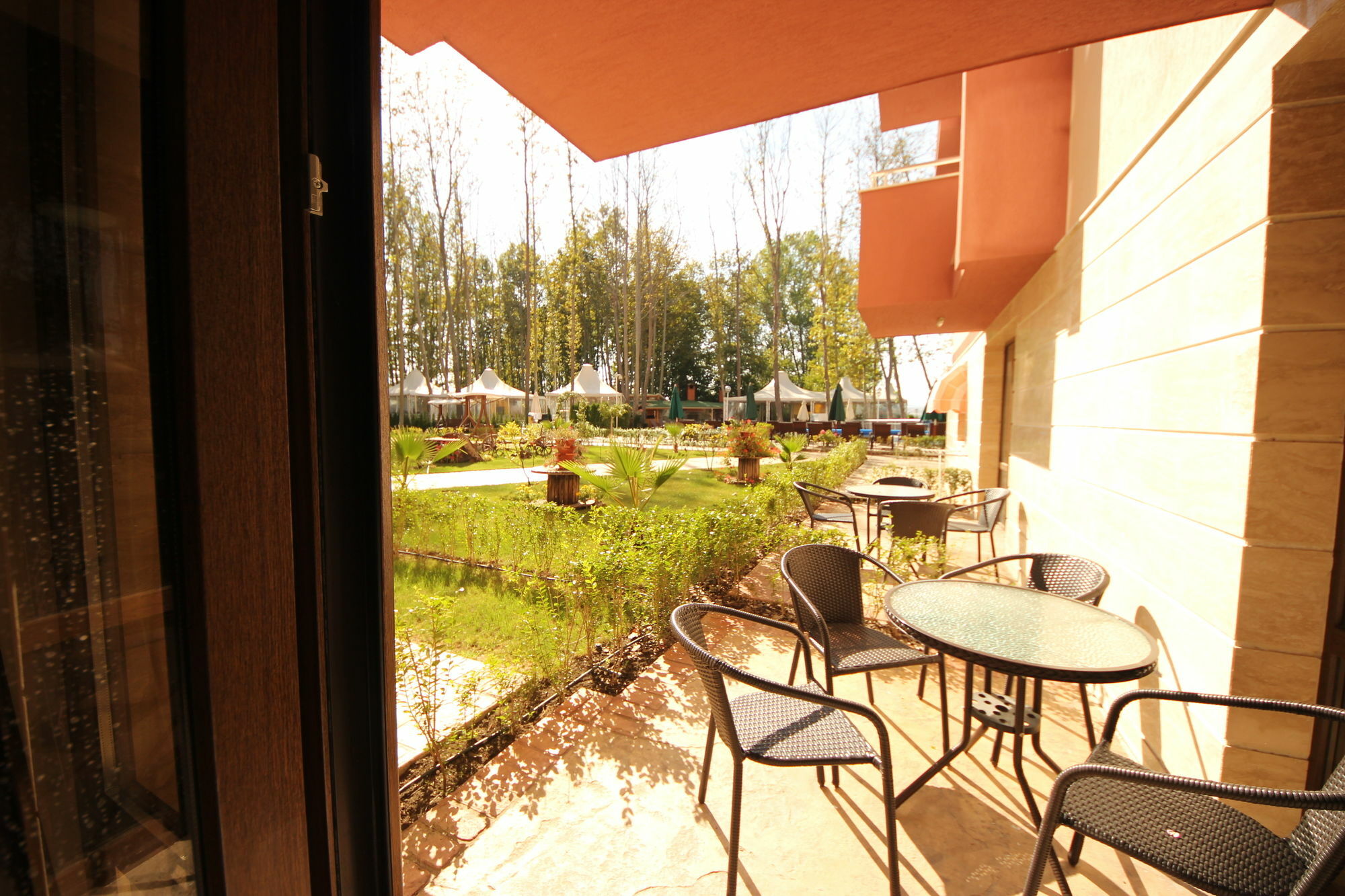 Menada Tarsis Apartments Pantai Sunny Bagian luar foto