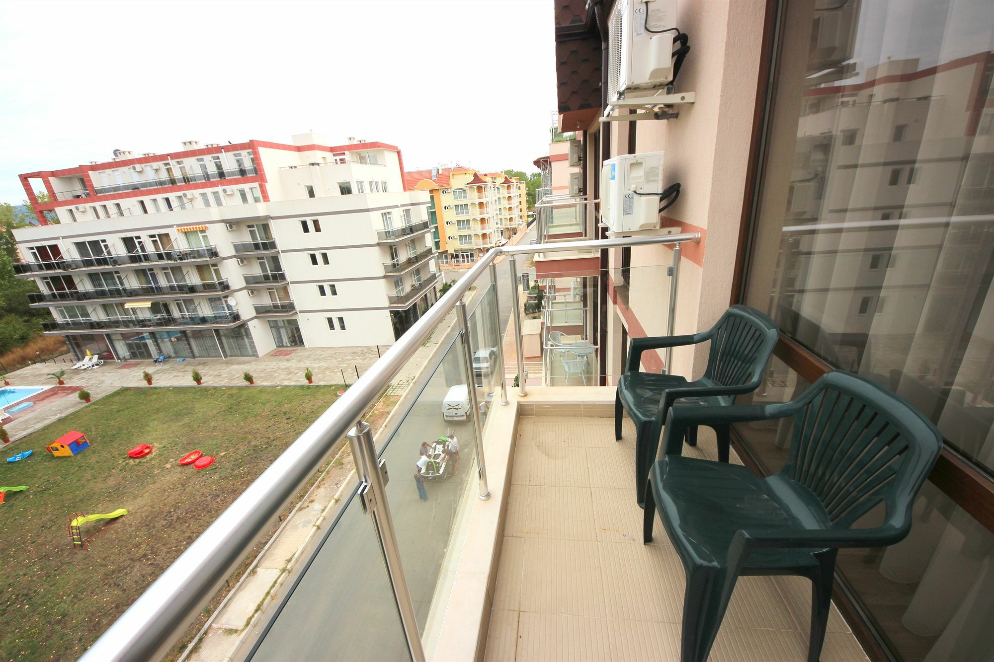 Menada Tarsis Apartments Pantai Sunny Bagian luar foto