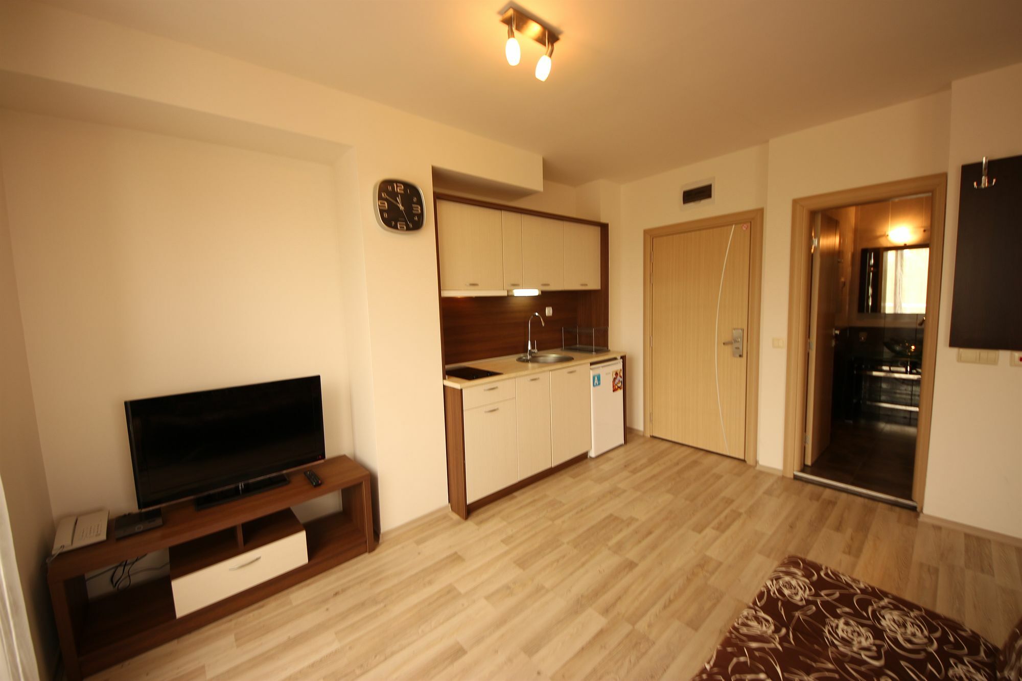 Menada Tarsis Apartments Pantai Sunny Bagian luar foto